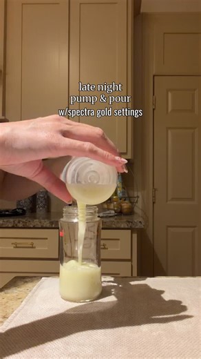 The Mom Edit by Ash on Instagram: "my MOTN 10 min pump session w/the spectra gold - 2 mins letdown level 3, cycle 2 - 8 min expression level 8, cycle 2-3 #breastfeeding #postpartumjourney #pumpingmom #spectrabreastpump #pumpandpour"