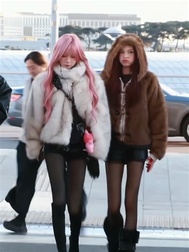 Chiquita & Asa: Stylish Airport Outfits Inspiration