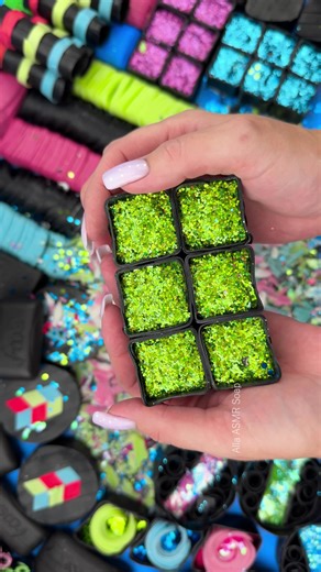 Watch more videos on my YouTube channel.Link in BIO #soapcubes#soapcutting #soapsuds#soapcrushing#soaprelax