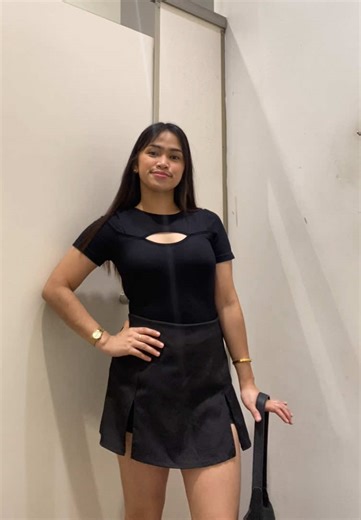 highwaist skort with slit #skirtoutfit #outfitideas