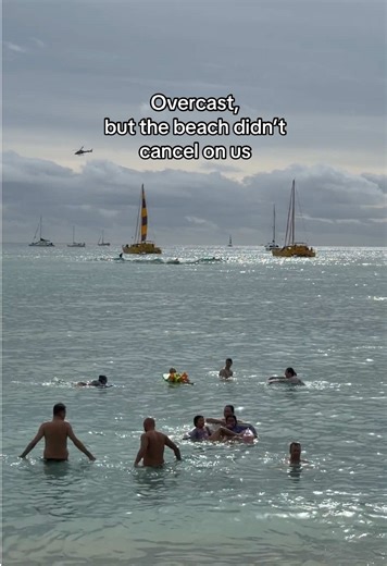 No sun, no problem 🏖️ #hawaii #waikiki #beachday