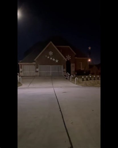 3-Second Dance Floor Call at Walgreens Christmas Lights | htown_frankie