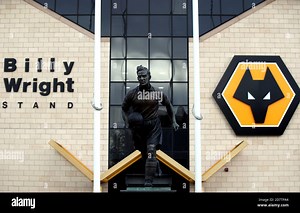 The statue of former Wolverhampton Wanderers player Billy Wright outside the ground before the Premier League match at Molineux, Wolverhampton Stock Photo - Alamy