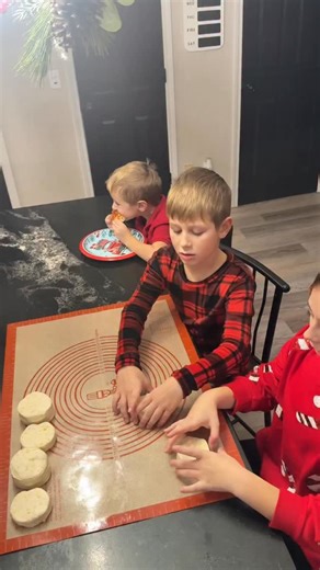 We make homemade pretzels every Christmas with the kids and it’s quickly turned into our favorite tradition! Super easy and super fun! 1 can of Pillsbury Grands! 5-6c of Boiling Water 1/3c Baking Soda 1 egg 1 Tablespoon water for egg wash Course Sea Salt (to taste) Heat oven to 425. Roll bite sized pieces of dough into pretzel shapes. The smaller/thinner ones cook best! Carefully place the pretzel dough into the baking soda bath. Boil for 20-45 seconds. Remove with a slotted spoon to drip excess