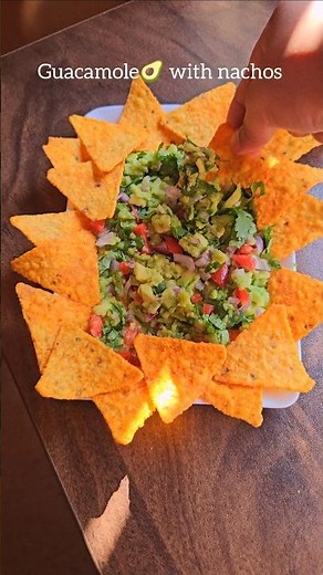 Guacamole with nachos 🥑