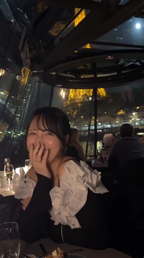C h i y u . on Instagram: "念願だったセーヌ川でのクルージング🇫🇷🗼🪄︎︎✨ 夢みたいに綺麗で儚くて尊い時間でした🫶🏻 #パリ #フランス #旅行 #セーヌ川 #クルージング #シャンパンフラッシュ #セーヌ川クルージングディナー"