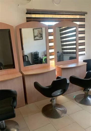 🟩🟩🟩 AVAILABLE 🟩🟩🟩 Item Description Pickup Location: Ikorodu Item Description: Saloon mirror and chair Condition of Item : used/good Price (₦) : 120,000 each Tracking Number : 8444 DM or WhatsApp To Order #LagosSales #BuyAndSellNigeria #DeclutterNigeria #NaijaMarket #DeclutterSales