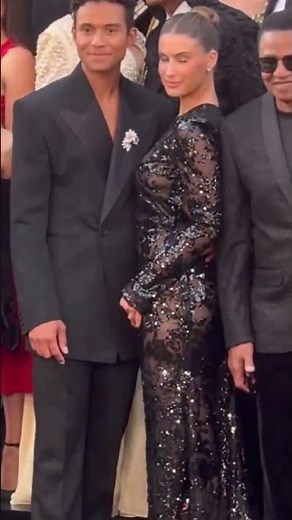 Jackson Family Shows Up at Michael LA Premiere… But Where Is Janet? 😱 LaToya Confirms She Declined