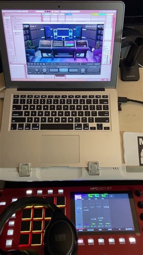 Mixing on MPC while using VSX software/headphones !!! 🎧