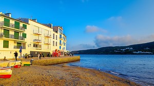 Cadaqués Walking Tour – Discover the Seaside Beauty of Salvador Dalí’s Hometown (4K)