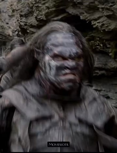 When he bit off the cloak clasp, why didn’t the cloak fall?😳🤯