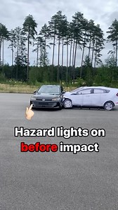 🚗Un radar no puede detectar un impacto antes de que ocurra (de manera literal), ya que NO puede predecir el futuro, pero analizando el movimiento de los objetos que hay en su área de cobertura, sí que puede anticiparse mínimamente al impacto de determinados objetos. 🚗Un radar emite ondas de radio hacia el entorno, las cuales rebotan en los objetos y regresan al radar, permitiendo calcular la distancia, velocidad y dirección del objeto. 🚗Utilizando el efecto Doppler, el radar puede medir cambi