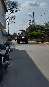 Aquí Viendo pasar el CASE FARMALL 100 por el pueblo #viral #agricultura #colombia #farming | Maquinas Colombianas