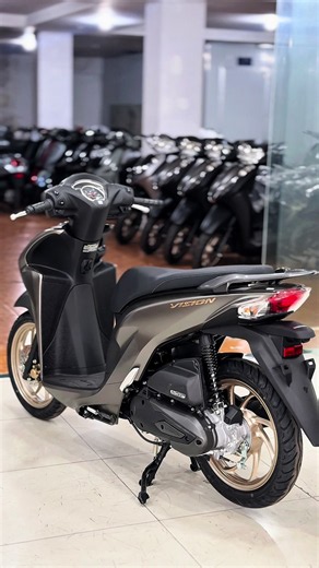 📌 Honda Vision 2026 Màu Nâu Xám Bản Đặc Biệt 💸 32.900.000đ// ✅Góp không trả trước lụm xe. 🎁 Giảm 500-3 Củ Khi Đặt lịch Online 🎁Combo quà tặng 7tr9 // ☎️Liên hệ : 0942-995-619(Hồng) hỗ trợ tư vấn #vision #vision110 #vision2026 #xedovietnam #cobebanxevision
