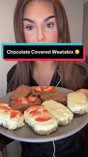 High protein Chocolate covered Weatabix 🤤 #food#foodhacks#highprotein #fyp