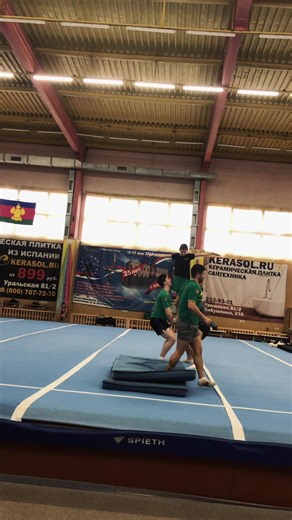 Профессиональная акробатика. Не повторять. ! Professional acrobatics Performed by trained athletes with years of experience Do not attempt #acro #yoga #acrobatics #рекомендации #реки