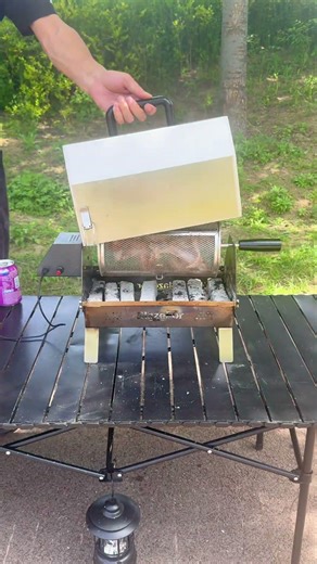 Come check out this grill—it's compact and portable, yet boasts a massive capacity! #blazeforf3 #bbq
