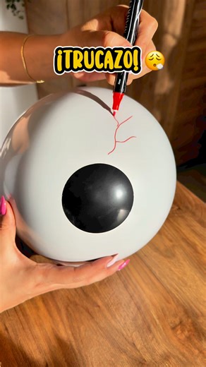 89M views · 991K reactions | Mira como puedes hacer un ojo con globos, es muy fácil 珞 #tips #tipshogar #ideas #ideascreativas #losabias #ideasen5minutos | Tips de Lina | Facebook