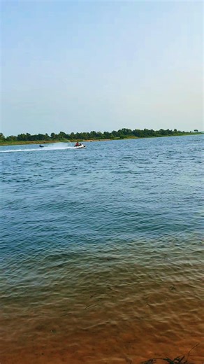 Chikale is one of those bands history somehow misplaced, but in the ’90s, they owned the airwaves. Quiet legends, Heavy rotation, Timeless tunes that lived in our radios and shaped a moment. The band was made up of Felix Dada on lead vocals, alongside Solomon Annang, Fabian Addo, Benoit Locco, and Marlyn Caushmann. Playing in the background is Ghetto People, from their Jah Spirit album released in the mid-’90s. No coincidence this one’s on repeat, carefully selected as the soundtrack for my vaca