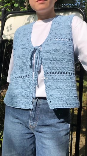 All my blue crochet pieces🫧 I actually like to set color palette for periods of time , which means I could only use yarns of the colours I pick for that period, during that period. It was fun looking up beautiful yarns in a specific color. And for this summer, it is blue for me💙💙 . List of pattern following the order in reel: 1. Cinta Bag: pattern by me @_kelliix 2. Dionne Vest : pattern by @crochet_faeries 3. Lucy Sweater: pattern by @nastja.crochets 4. Kitty Cushion: pattern by @crochemily 