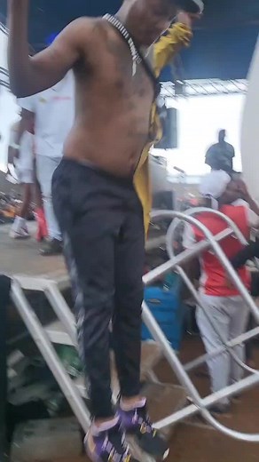 Shebeshxt to the 🌎 🇿🇦 #shebeshxt #shebeshxt❤️🔥😭 #bommasneaker #polokwanetiktok #trendingviralvideo #bommasneakers👟❤️🥰 #lekompo #limpopotiktoker #fypシ #bomma