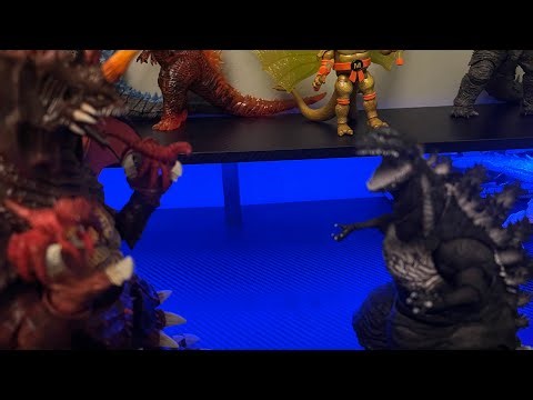 Shin Godzilla vs Destroyah stop motion animation.(my first time using sound it’s not that good😅)