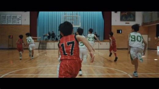 山時聡真 on Instagram: "映画『90メートル』の本予告が解禁され、あわせて主題歌も発表されました🎉 主題歌は、大森元貴さんによる「0.2mm」です。 実は昔からMrs. GREEN APPLEさんのファンなので、今回大森さんが主題歌を担当されると知ったときは、本当に嬉しくて思わず飛び跳ねてしまいました。 3年前にはカロリーメイトのCMでご一緒させていただき、大森さんに髪を切っていただくというシーンもありました。 今回こうして再びご縁を感じられることに、とても感慨深い気持ちになっています。 最高の宝物です。 映画は3月27日公開です。 ぜひ公開まで楽しみにお待ちください。"