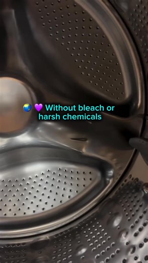 ✨ Washing machine feeling a little… stale? 🌱 Our natural tabs aren’t just magic for your dishes — they’re also amazing for busting soap scum, detergent build-up, and funky odours in your washing machine. No harsh chemicals, no bleach clouds, no abrasive nasties — just plant-based cleaning power. 💚 🌏 💪🏻 🌱 Here’s how: 1️⃣ Empty the machine (no laundry allowed in this party). 2️⃣ Pop ONE Mint Dishwasher Tab directly into the drum. 3️⃣ Run the hottest, longest cycle your machine has (think san
