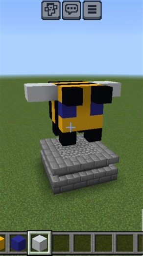 Minecraft Bee Statue 🐝 Cute & Easy Build! || Royal Gaming #shorts