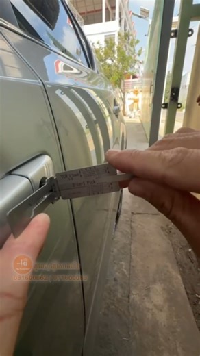 តើលោកអ្នកកំពុងជួបបញ្ហាជាប់ឡុកទ្វារឡាន ហើយរកសោមិនឃើញមែនទេ? យើងខ្ញុំមានឧបករណ៍ទំនើបសម្រាប់បើកទ្វាររថយន្តគ្រប់ស៊េរី ដោយមិនចាំបាច់វាយកញ្ចក់ ឬធ្វើឱ្យប៉ះពាល់ដល់ប្រព័ន្ធឡានឡើយ។ ✅ បើកបានគ្រប់ម៉ាកឡាន ✅ ជាងមានបទពិសោធន៍យូរឆ្នាំ ✅ សេវាកម្មដល់ផ្ទះ ឬកន្លែងកើតហេតុ 📞 ហៅភ្លាម ទៅភ្លាម៖ Telegram https://t.me/Locksmith_cambodia Tel : 081600062 / 011600083 /067600062 #ជាងសោឡាន #បើកឡុកឡាន #សេវាកម្មដល់ផ្ទះ | ដុកទ័រសោ - Locksmith Cambodia