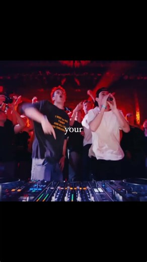 DANIEL ALLAN & ARDEN JONES – In The Middle 🔥 Live in NYC!