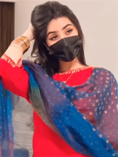 Stunning Hot Looks That Turn Heads