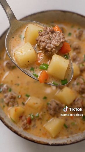 Crockpot Creamy Potato and Hamburger Soup 😍 Full recipe is on my page— right under my profile picture ⬆️