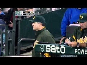 イチロー 送球が背中に当たるも盗塁成功