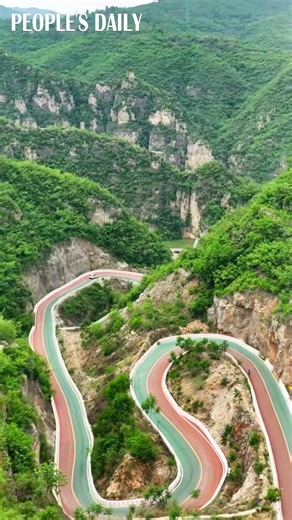 Take a soothing break to refuel your spirit in Hebi, central China's Henan Province, where the fish scale-shaped dam and its refreshing surroundings provide much-needed relief for the eyes. #BeautifulChina | People's Daily, China