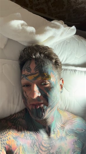 10K views · 33 reactions | 易 Niemand bringt dir bei, wie Geld funktioniert. Und das ist kein Versehen. Denn wer nichts weiß, stellt nichts in Frage. Wer nie lernt, wie Geld wirkt, bleibt abhängig. Vom Job. Vom System. Vom Zufall.  Finanzbildung ist kein Luxus. Sie ist Überlebensstrategie. Wenn du das auch fühlst: Kommentiere mit FINANZSCHULE – und hol dir das Wissen, das du verdienst. | Pascal Success | Facebook