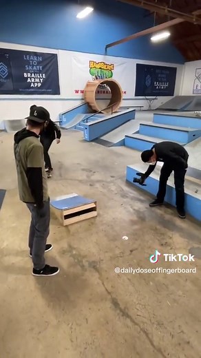 @braille_skate out of control with this one! #fingerboarding #fingerboard #techdeck