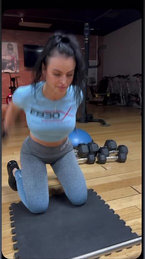 Ninja Squat to a pistol squat🥴 | EB30X Fitness Studio