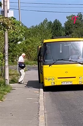 573K views · 10K reactions | A heartwarming moment as a biker steps up to aid an older man | Indonesia Raya | Facebook