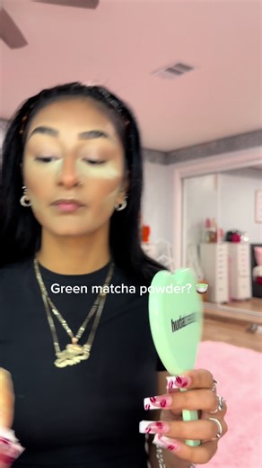 Discover the Unique Green Powder from Huda Beauty