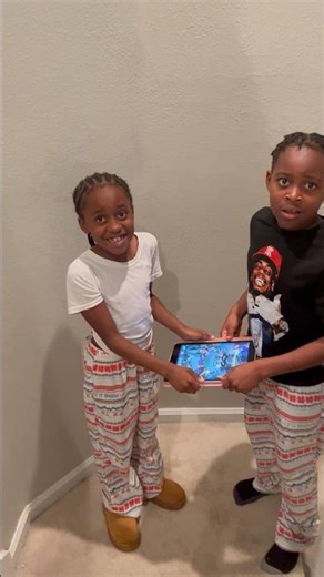 SIBLINGS ARGUE OVER THE IPAD AND THIS HAPPENS 😱#shorts