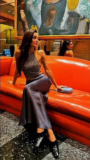 Hande Erçel's Stunning Look | Beauty, Fashion & Drama Queen of Turkey 2025