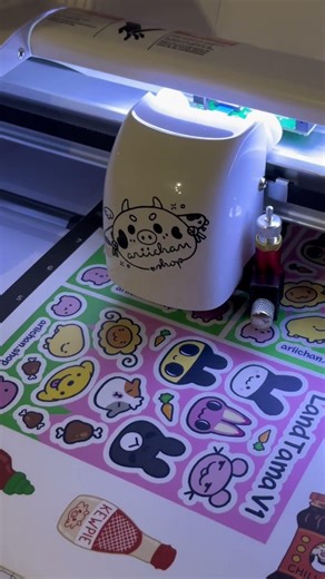 Ever wondered how to make stickers? This is how I make them! 👩🏻‍🎨💖 #ariichanshop #sticker #art