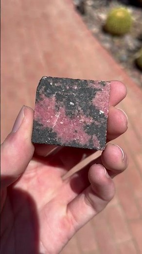 What does Manganese Ore Look Like?