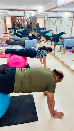 Anjali Vaswani on Instagram: "Make your core stronger with these 3 simple Swiss ball exercises✨👍 ➡️Back extension- 10*5 (Helps to strengthen your Paraspinal muscles) ➡️Decline push-ups-10*5 (Helps to strengthen more than a muscle like pectorals,abdominal etc….) ➡️Rolling like a Ball- 10*5 (Pilates form exercise that can help to improve your back mobility by releasing spinal muscles & strengthen your abdominal muscles too.) #swissball #core #workout #pilates #breathwork"