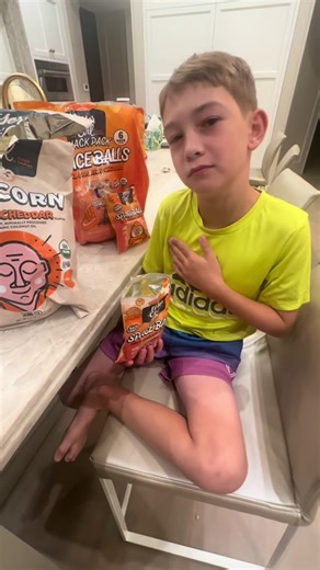 When you live with Celiac Disease, it’s easy to blame every stomachache, headache, or tired day on gluten exposure. But the truth is—sometimes it isn’t Celiac and learning to sort through what’s really going on can be overwhelming. That’s where I come in. As a Celiac Disease Life Coach, I help you: ✅ Understand your body’s signals ✅ Reduce the constant stress and overthinking ✅ Build confidence so celiac doesn’t control your mindset Snacks like @LesserEvil Snacks make life so much easier for ind