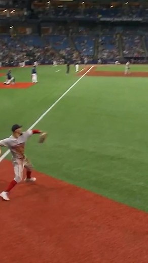 異次元のレーザービーム🚀#大遠投 #すごすぎ #こんなの見たことない #mlb #野球