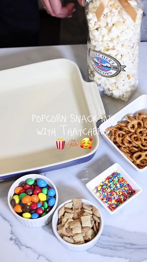 Popcorn snack mix inspo for a movie night 🍿🎥What’s your favorite movie night snack? 🤪🍿 . . . #popcorn #holidayseason #popcornnight #corn #flavor #flavors #caramelpopcorn #caramel #thatcherspopcorn #pretzelxmulti
