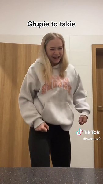 Dance Routine at College: Choreographed Performance