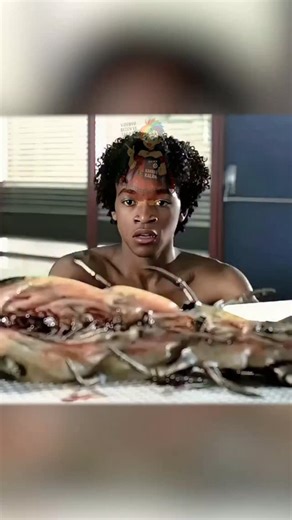 🎥 KaredeKalan 📽 on Instagram: "🎬 FALLING SKIES (2011–2015) 👽 Bilim Kurgu ve Dram Dizisi 📖 HİKAYE Dünyayı işgal eden uzaylılara karşı hayatta kalan insanların direniş mücadelesi ve 2. Massachusetts Alayı'nın kayıp aile üyelerini kurtarma çabalarının epik hikayesi! 📋 FİLM/DİZİ KÜNYESİ 🎬 Orjinal Adı: Falling Skies 🎞️ Yapım Yılı: 2011–2015 🌍 Ülke: Amerika 🎭 Tür: Bilim Kurgu • Dram • Aksiyon ⏰ Süre: 5 Sezon • 52 Bölüm ⭐ IMDb: 7.2/10 📺 Yönetmen: Robert Rodat • Steven Spielberg 🎭 Başrol: No